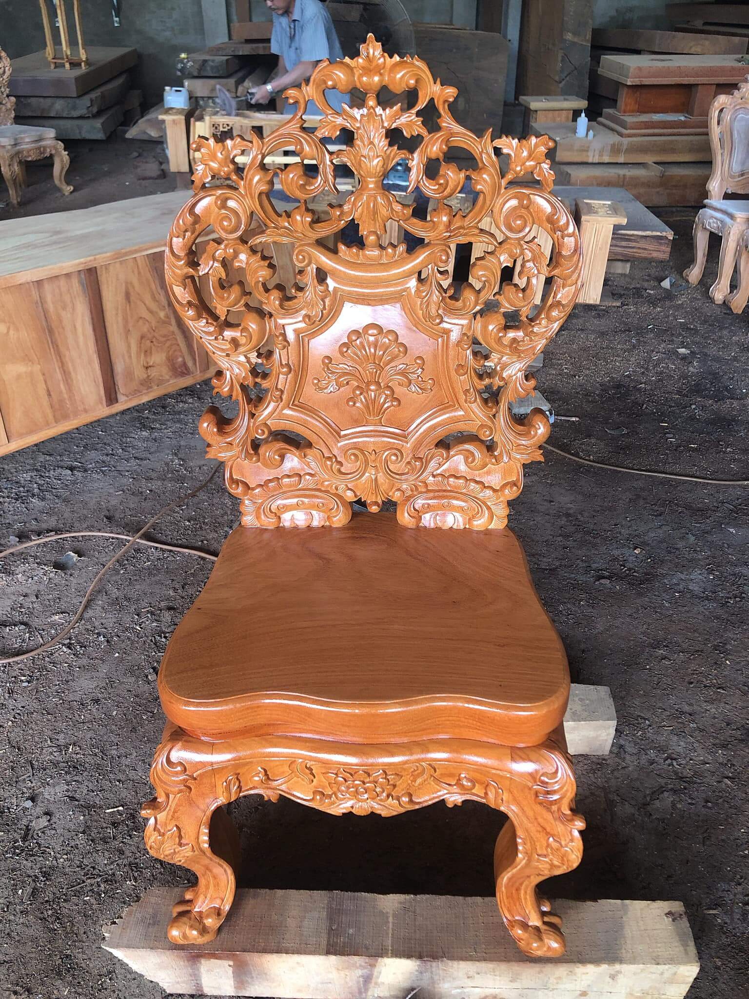 Ghế gỗ đẹp mẫu Louis Hoàng Gia