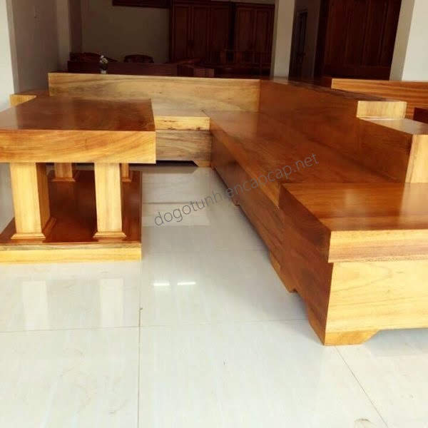 Sofa gỗ tự nhiên nguyên tấm đã có vân gỗ trang trí nên thiết kế của chúng thường rất đơn giản