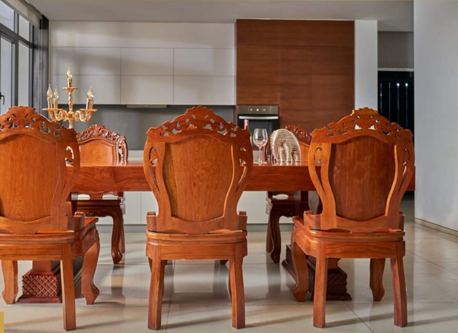 Bộ bàn ghế gỗ nguyên tấm là lựa chọn hoàn hảo cho ngôi nhà