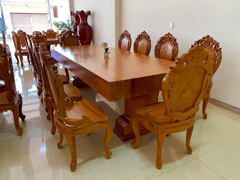 Bộ bàn ghế gỗ nguyên khối sang trọng và đầy tinh tế