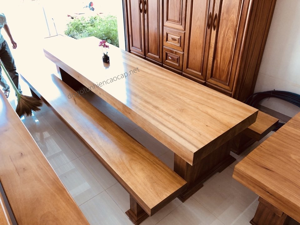 Lựa chọn bàn ghế gỗ nguyên tấm chất lượng và phù hợp
