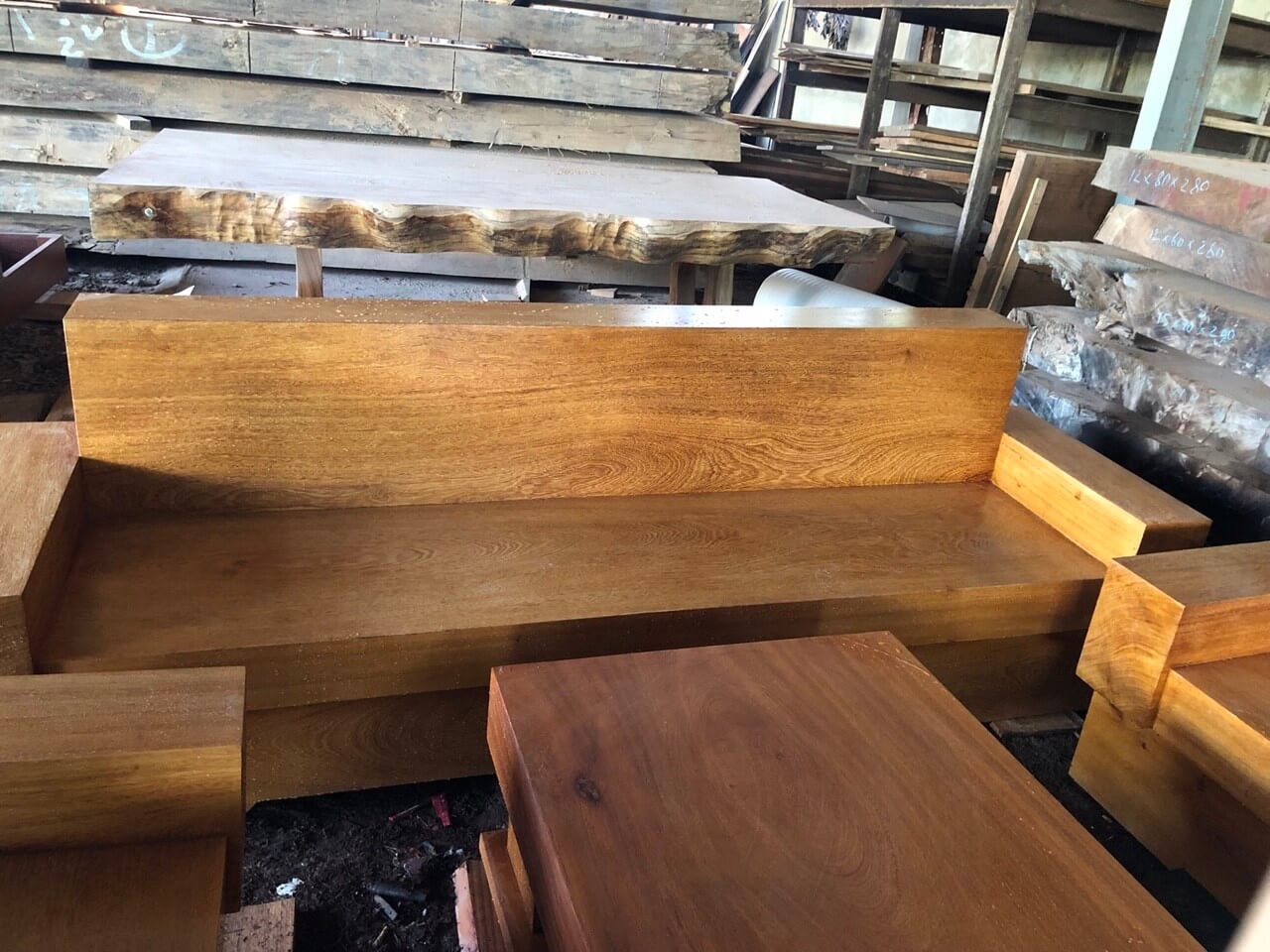 Bàn ghế sofa gỗ nguyên khối