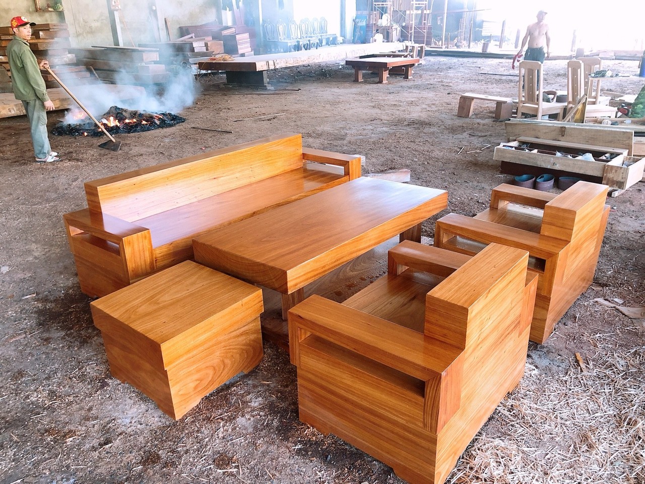 Bộ bàn ghế so pha hình chữ H gỗ nguyên khối