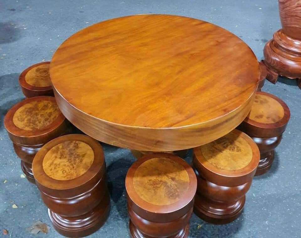 Bộ bàn tròn ghế đôn gỗ nguyên khối