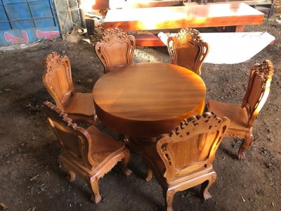 Bàn Tròn Gỗ Nguyên Khối