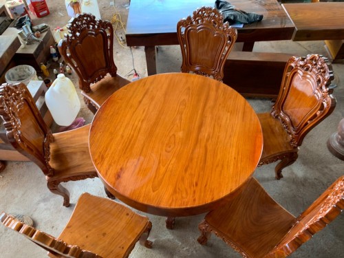 Bộ bàn tròn gỗ nguyên tấm 6 ghế gỗ Louis