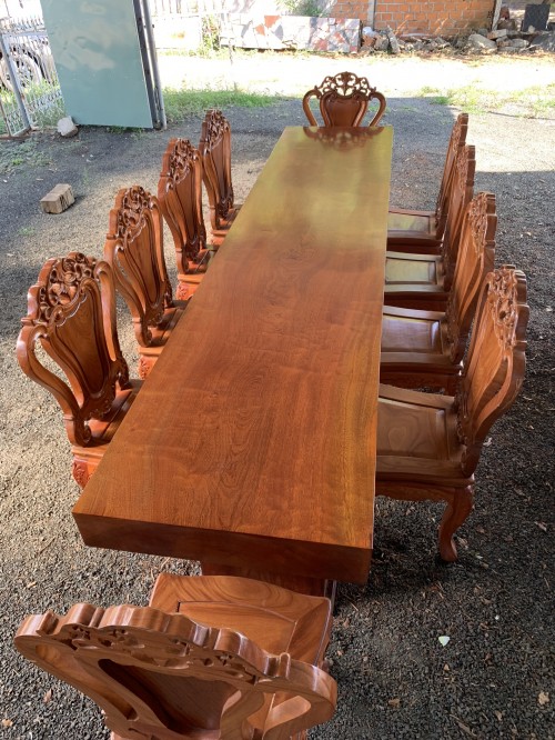 Mặt bàn gỗ Lát nguyên khối cùng ghế Louis Gõ đỏ