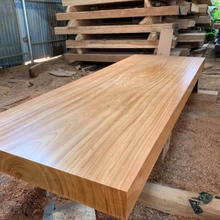 Mặt bàn gỗ nguyên khối phù hợp mọi không gian